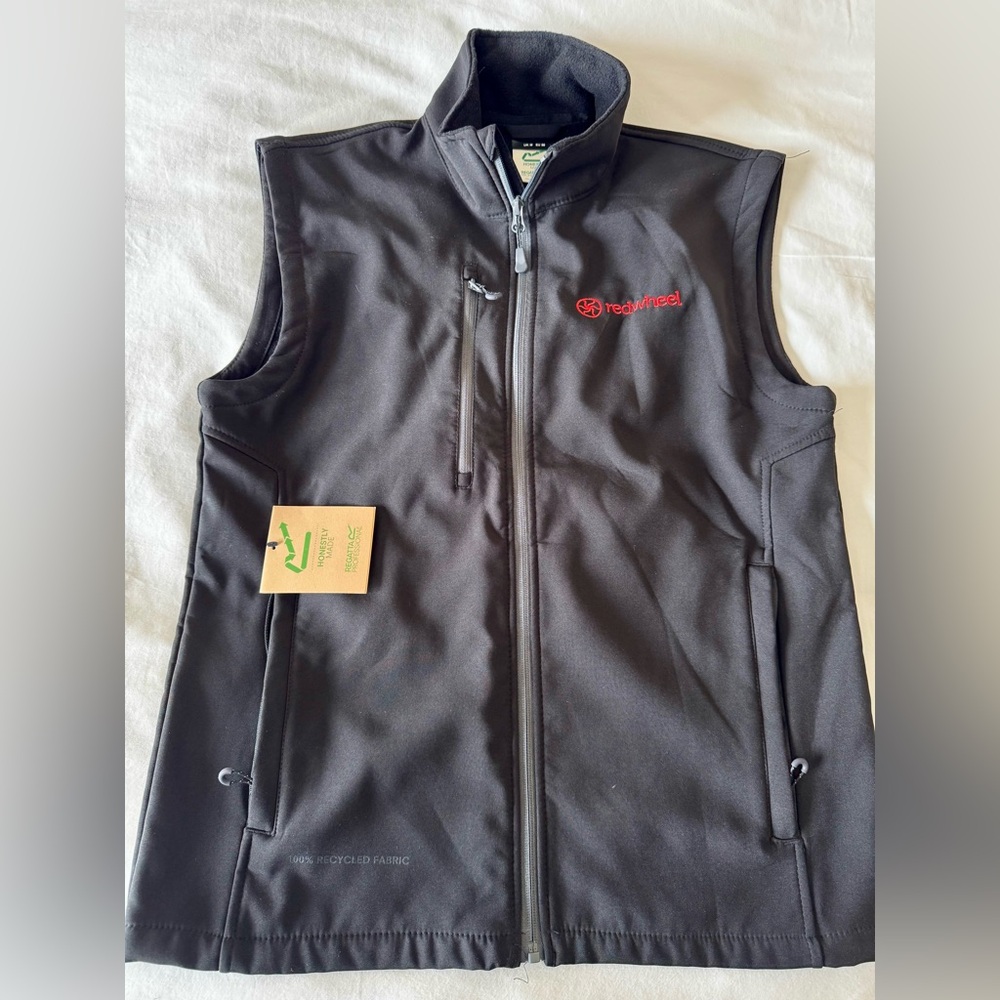 Redwheel Finance Vest